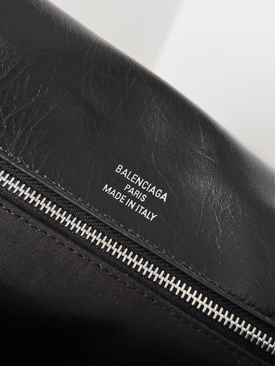 Balenciaga_BBSoft_Small_21x15x7cm_9215