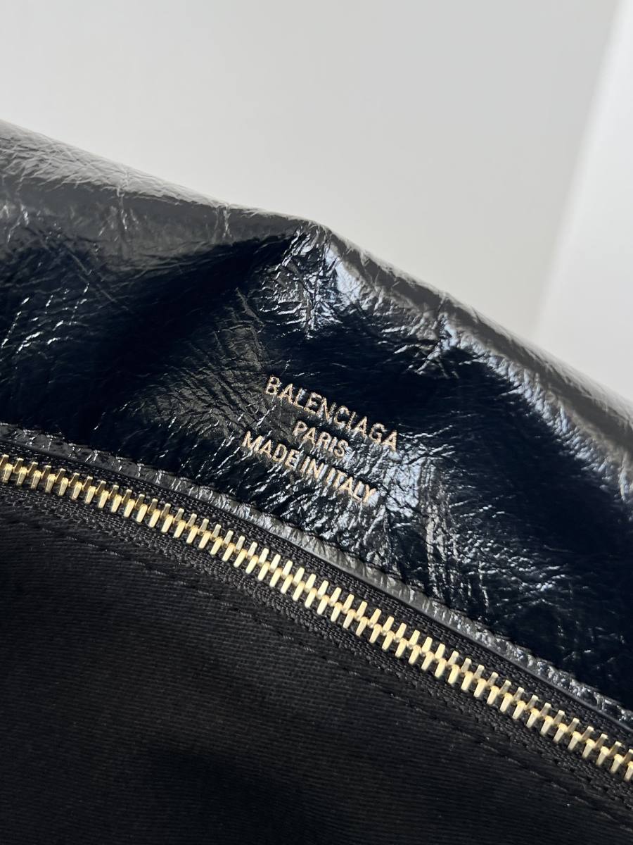 Balenciaga_BBSoft_Small_21x15x7cm_D228