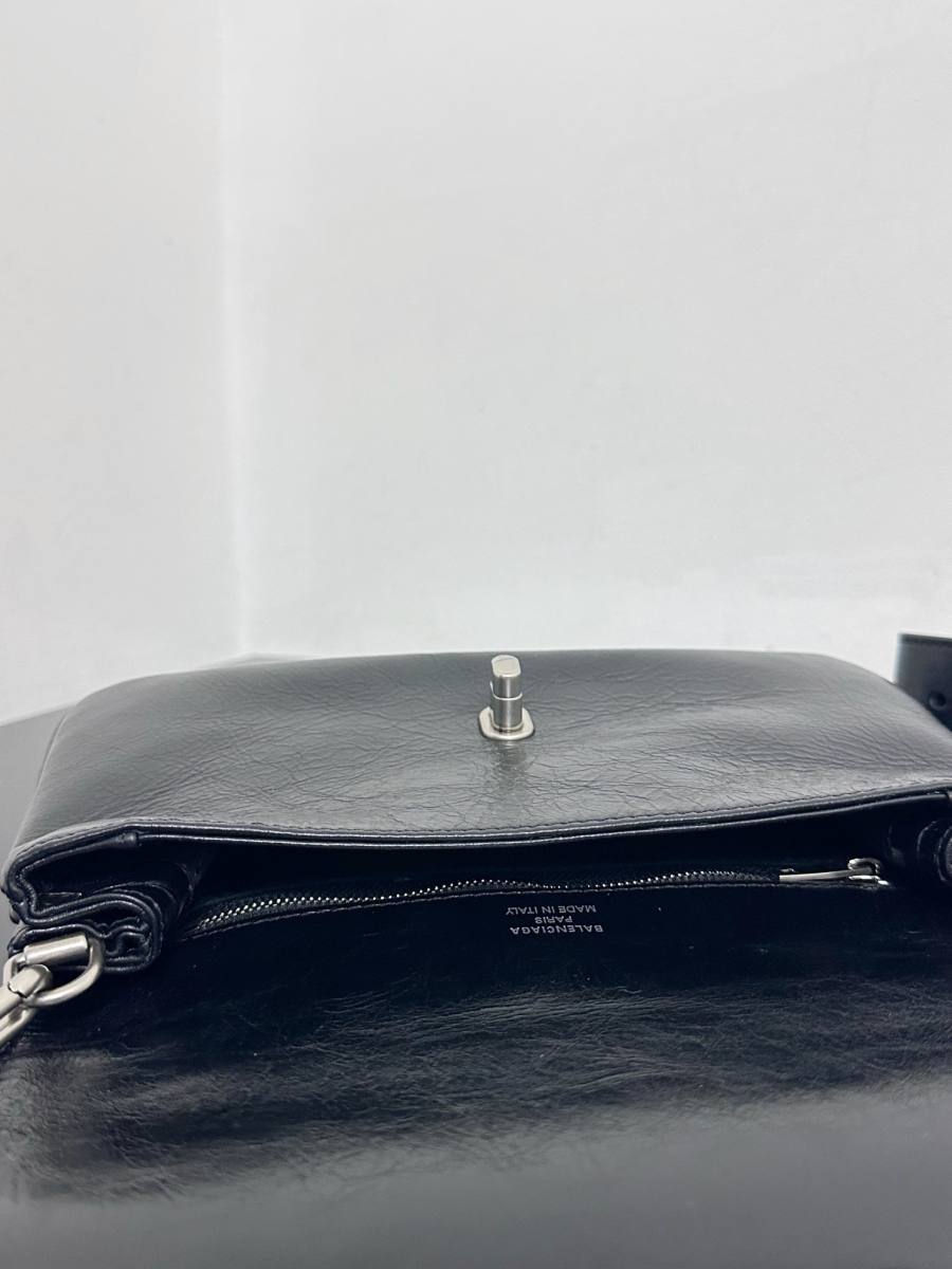 Balenciaga_BBSoft_Small_Black_21x15x7cm_BE90