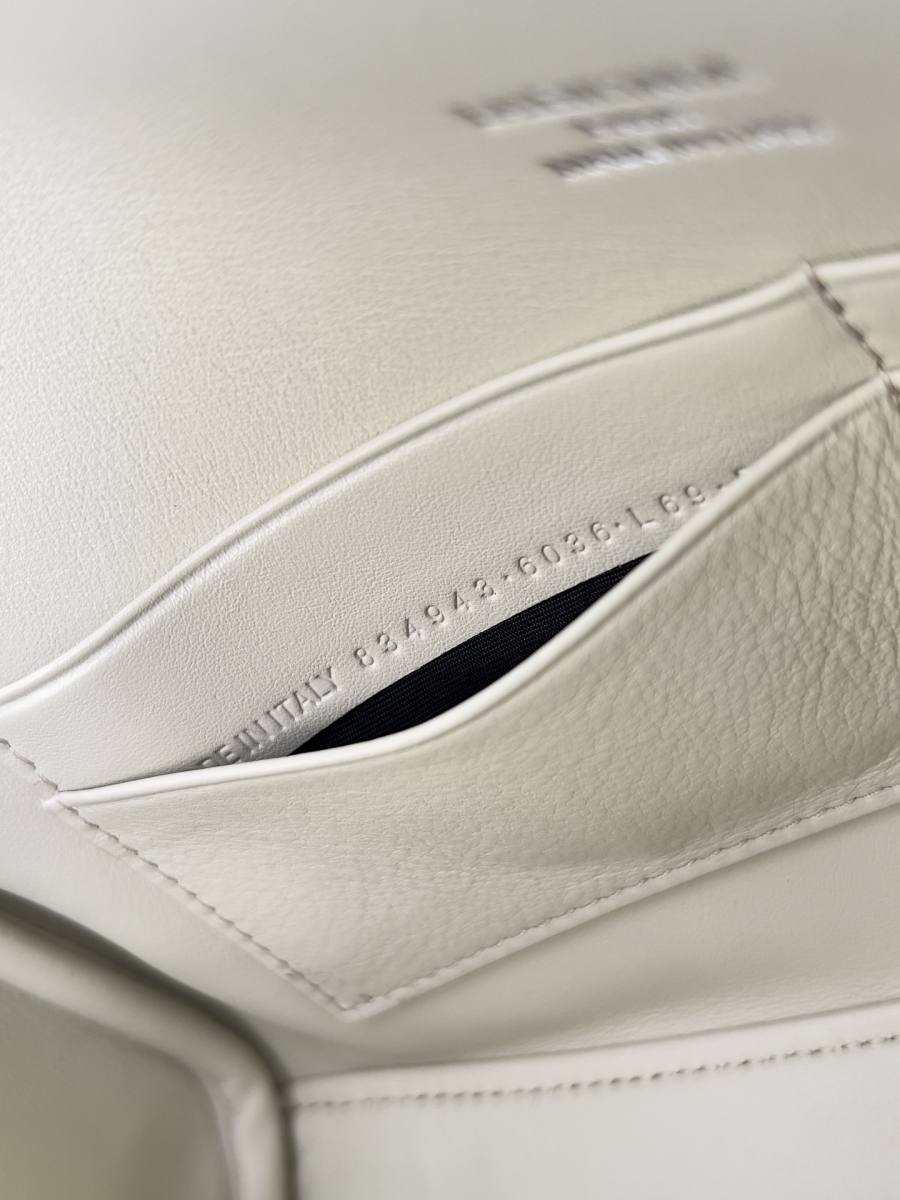 Balenciaga_BelAir_Hobo_31x37x20cm_026D