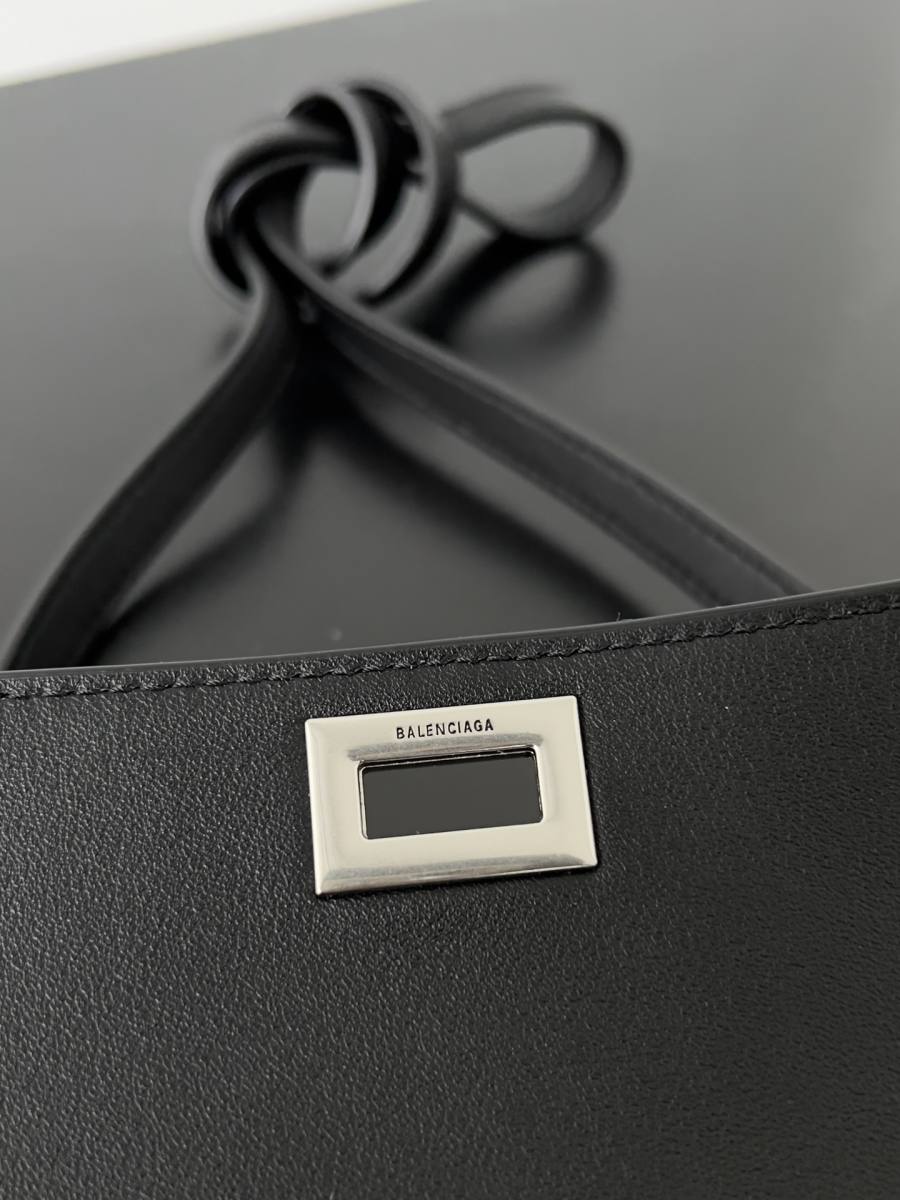 Balenciaga_BelAir_Hobo_31x37x20cm_2177