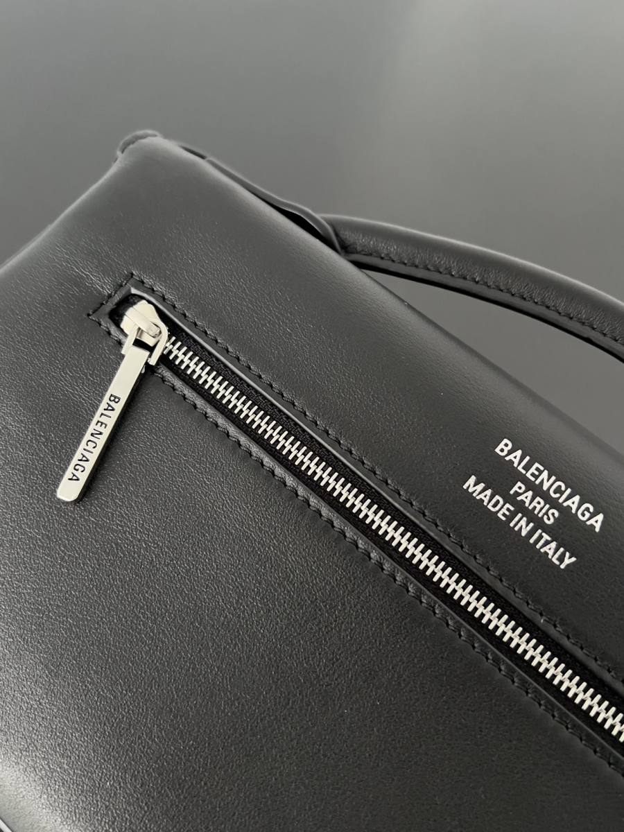 Balenciaga_BelAir_Hobo_31x37x20cm_2177
