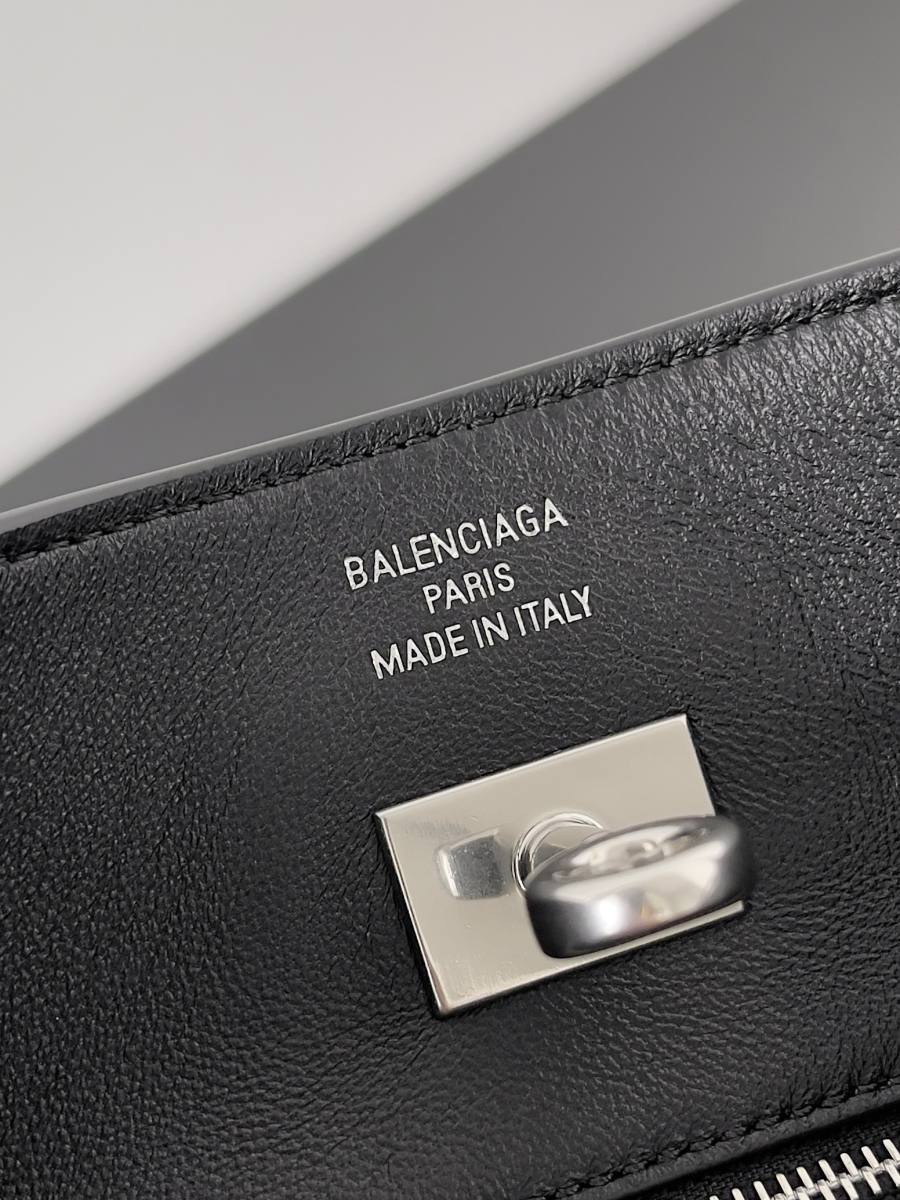 Balenciaga_BelAir_Hobo_31x37x20cm_28A7