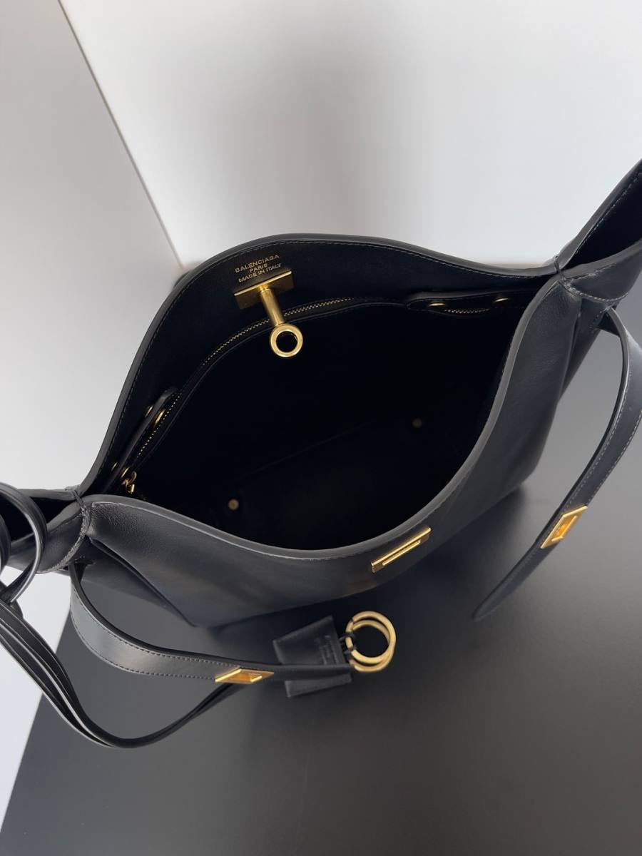 Balenciaga_BelAir_Hobo_31x37x20cm_3F94