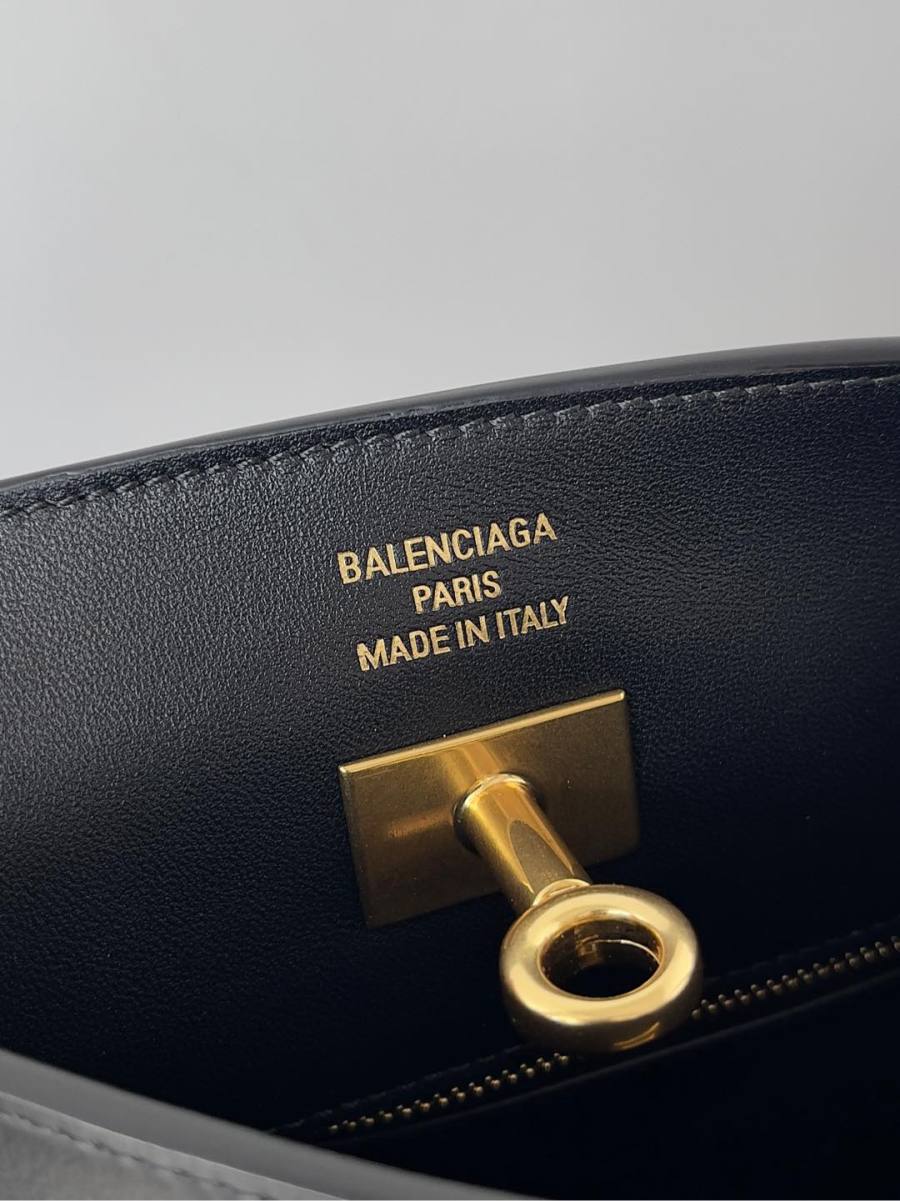 Balenciaga_BelAir_Hobo_31x37x20cm_3F94