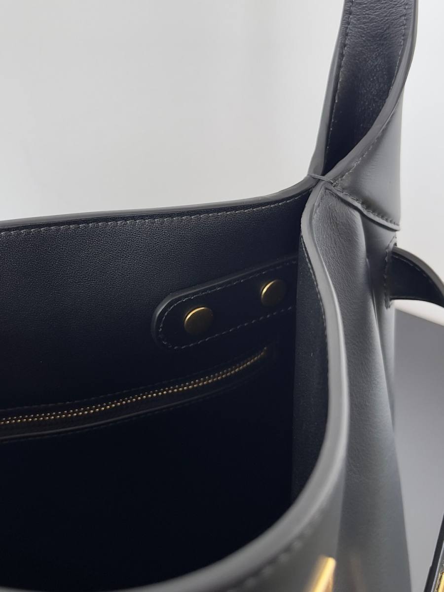 Balenciaga_BelAir_Hobo_31x37x20cm_3F94