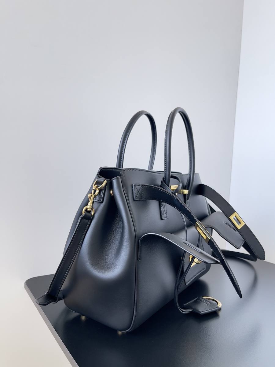 Balenciaga_BelAir_Hobo_31x37x20cm_4F0B