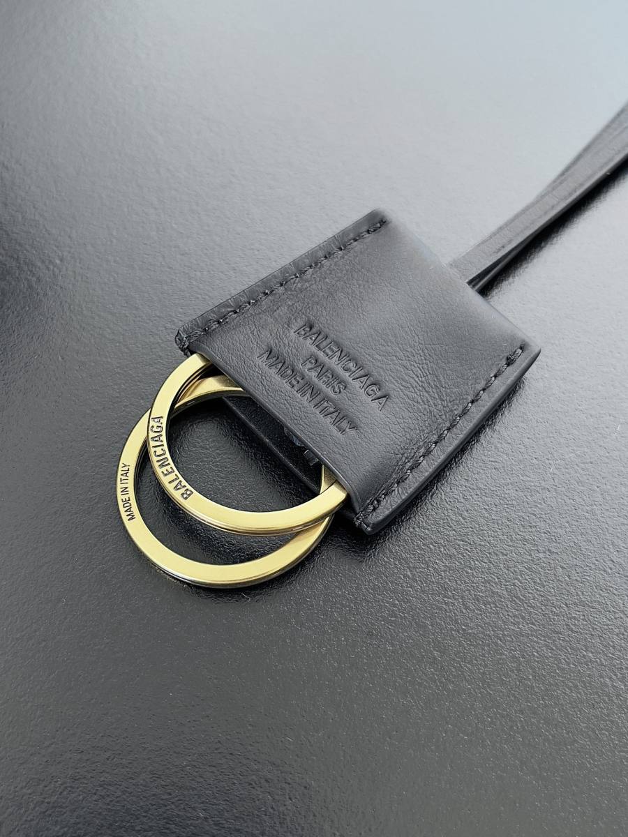 Balenciaga_BelAir_Hobo_31x37x20cm_4F0B