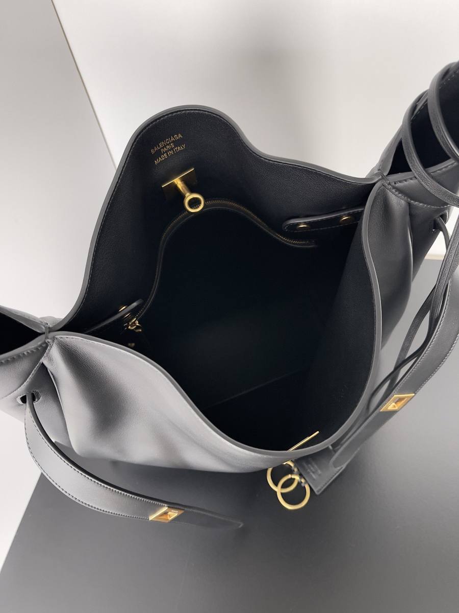 Balenciaga_BelAir_Hobo_31x37x20cm_5154
