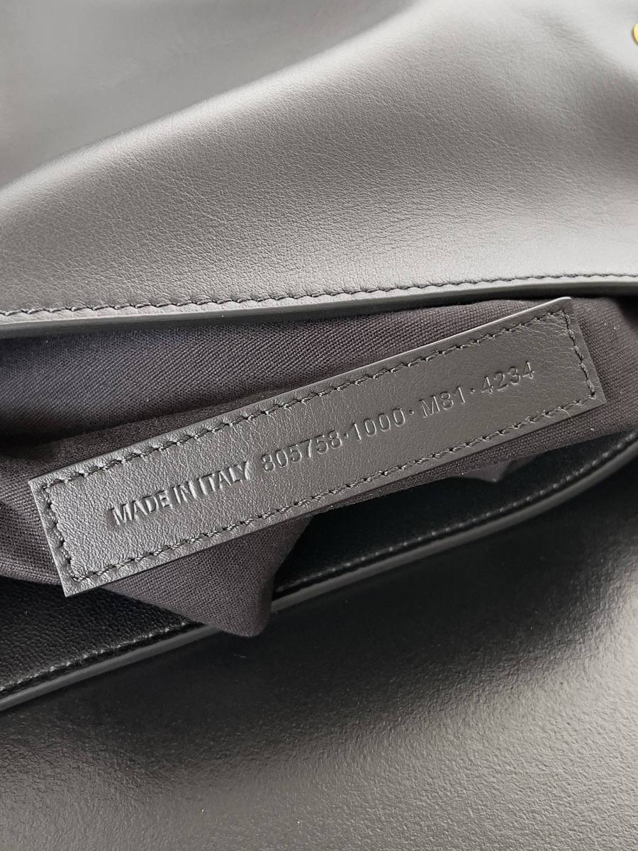 Balenciaga_BelAir_Hobo_31x37x20cm_5154