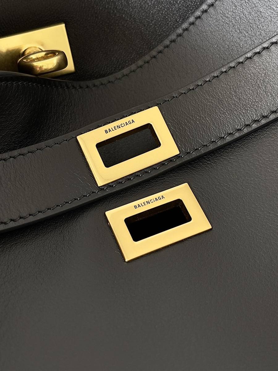 Balenciaga_BelAir_Hobo_31x37x20cm_5154