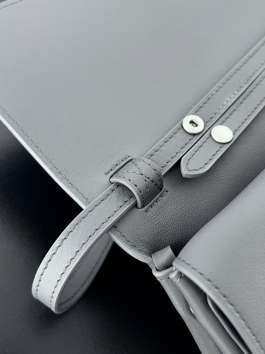 Balenciaga_BelAir_Hobo_31x37x20cm_5AC9