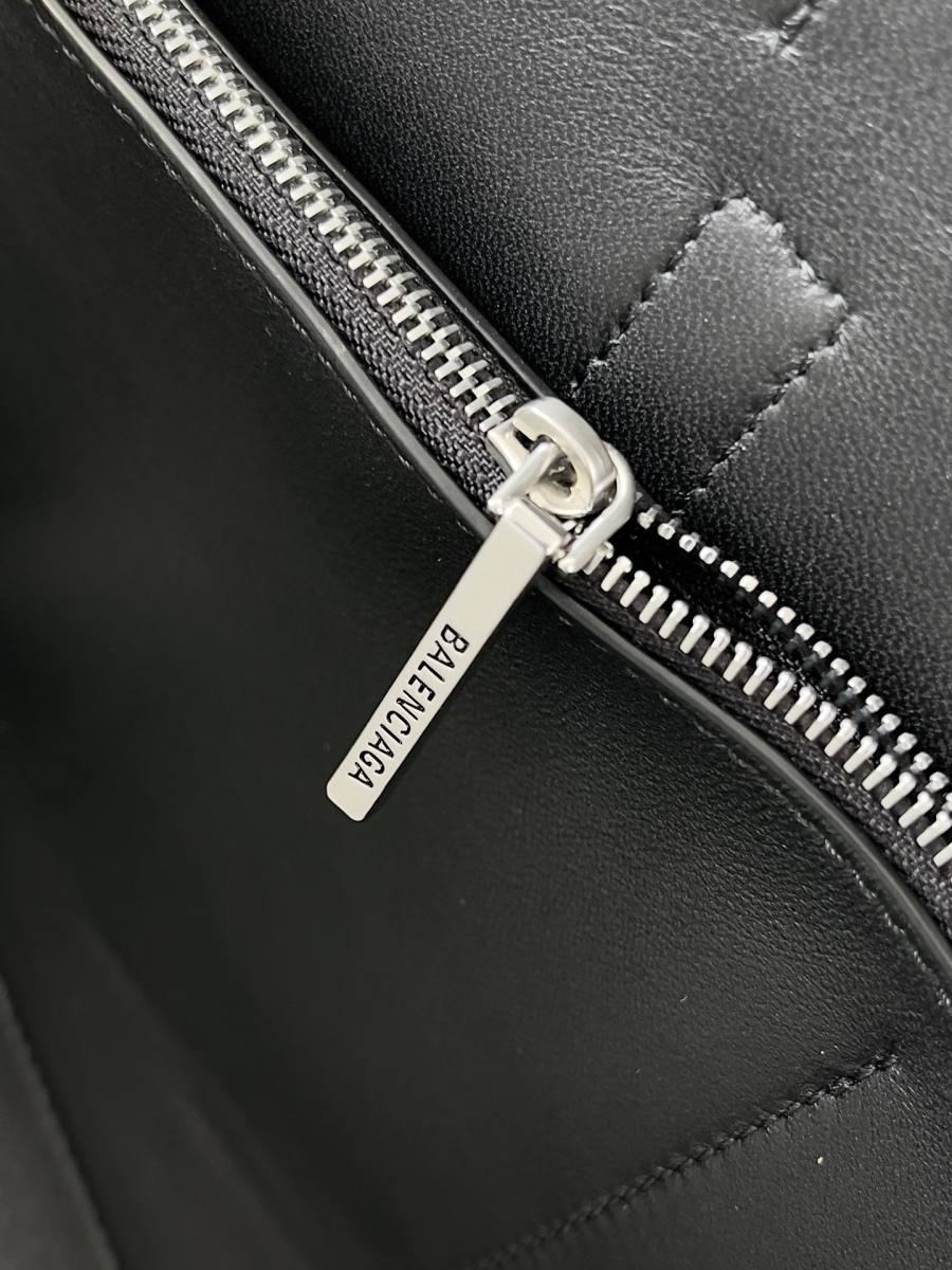 Balenciaga_BelAir_Hobo_31x37x20cm_5BA9
