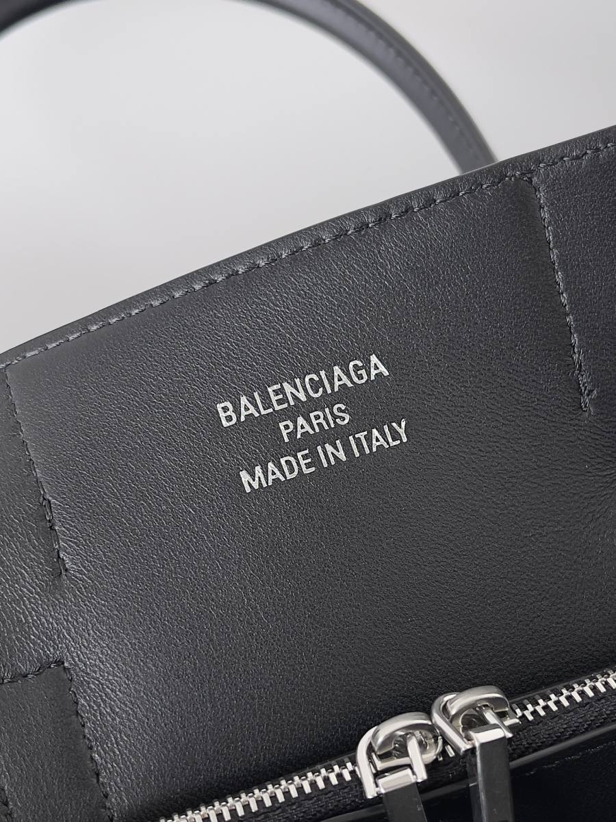 Balenciaga_BelAir_Hobo_31x37x20cm_5BA9