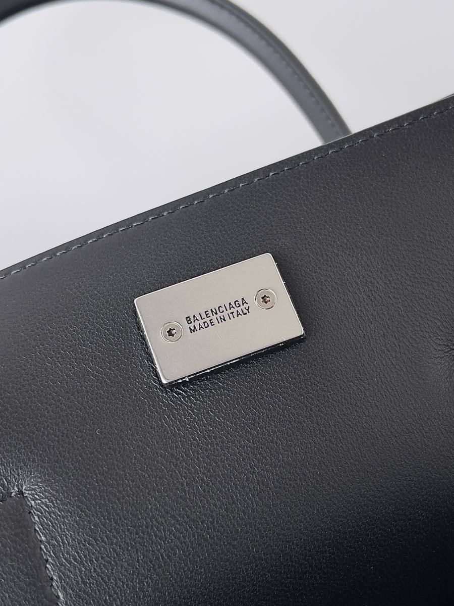 Balenciaga_BelAir_Hobo_31x37x20cm_5BA9