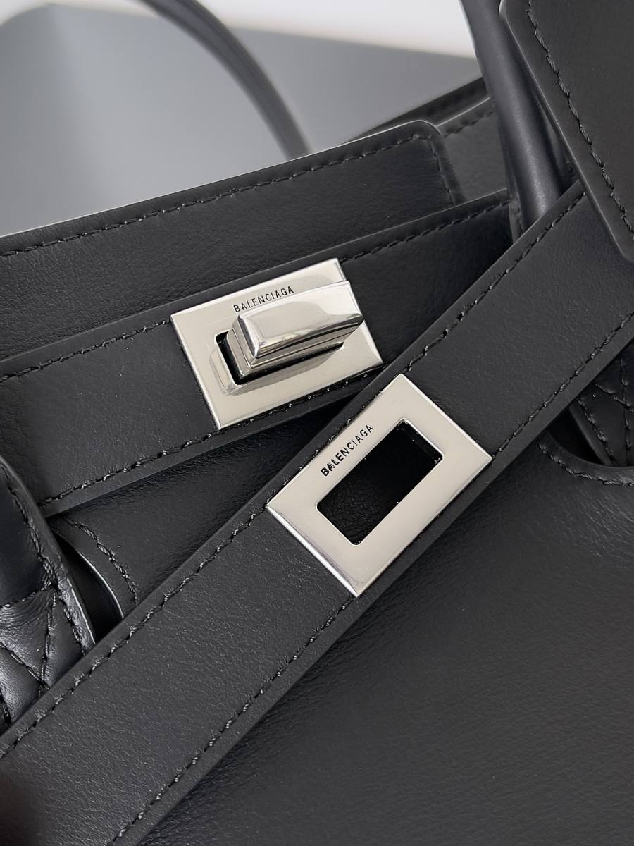 Balenciaga_BelAir_Hobo_31x37x20cm_5BA9