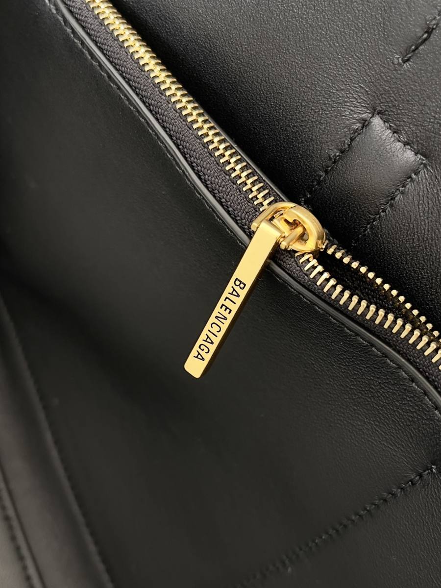 Balenciaga_BelAir_Hobo_31x37x20cm_7C1C