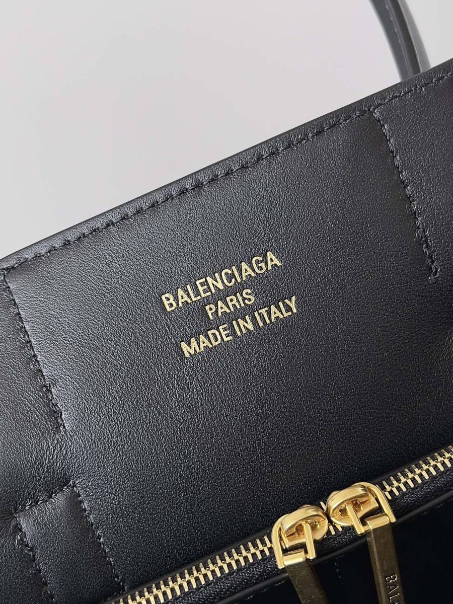 Balenciaga_BelAir_Hobo_31x37x20cm_7C1C