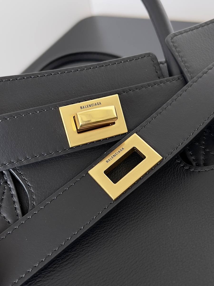 Balenciaga_BelAir_Hobo_31x37x20cm_7C1C
