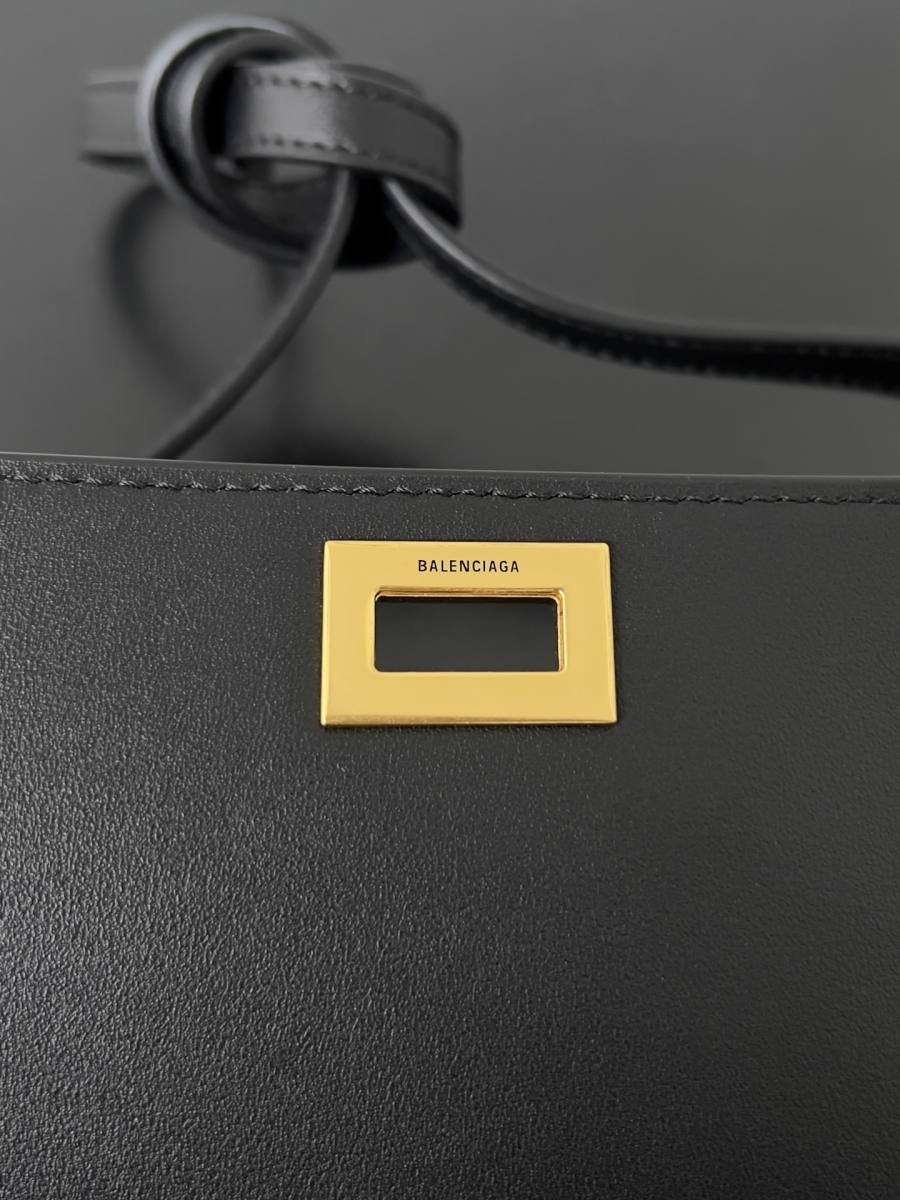 Balenciaga_BelAir_Hobo_31x37x20cm_7CE9