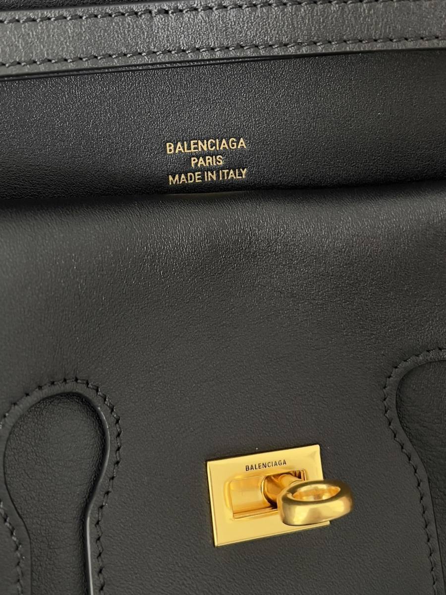 Balenciaga_BelAir_Hobo_31x37x20cm_7CE9