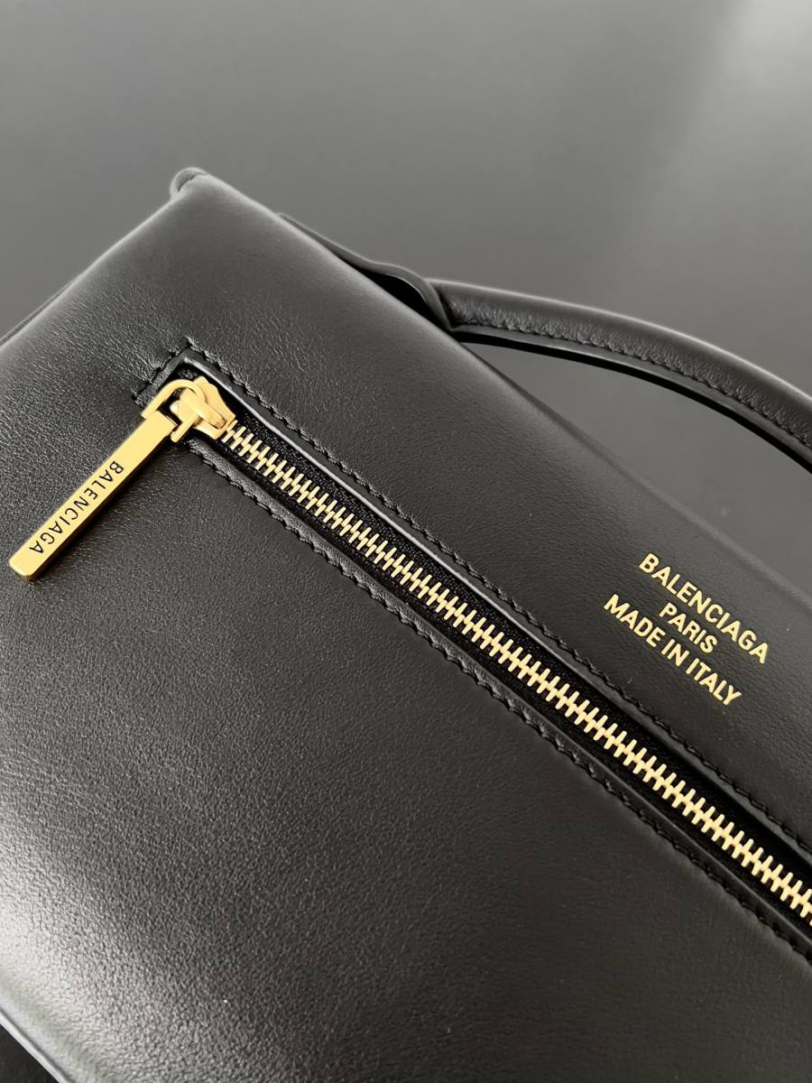 Balenciaga_BelAir_Hobo_31x37x20cm_7CE9