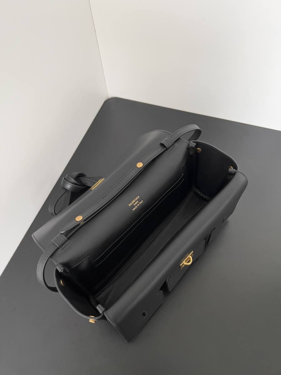 Balenciaga_BelAir_Hobo_31x37x20cm_7CE9