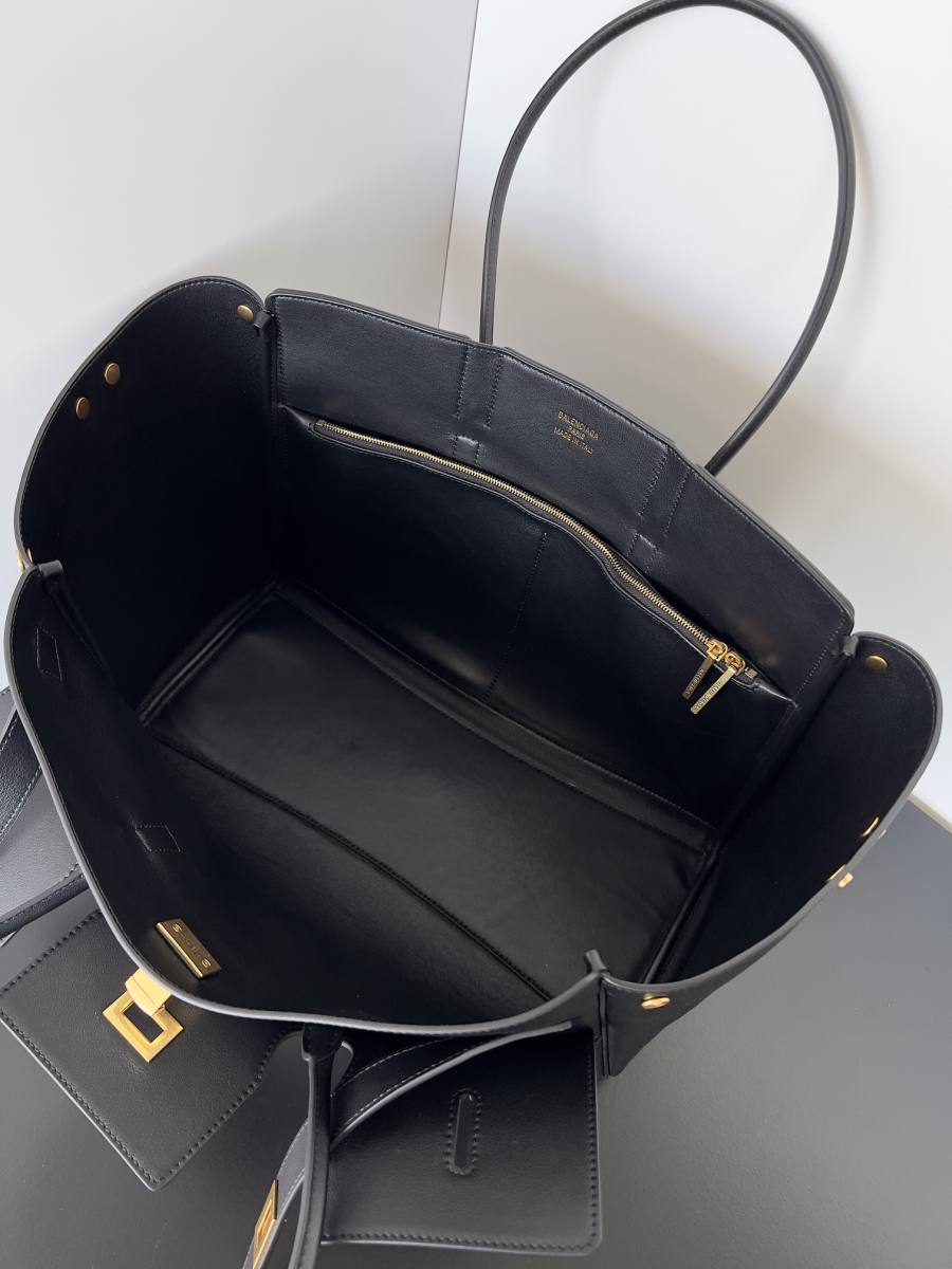 Balenciaga_BelAir_Hobo_31x37x20cm_8143