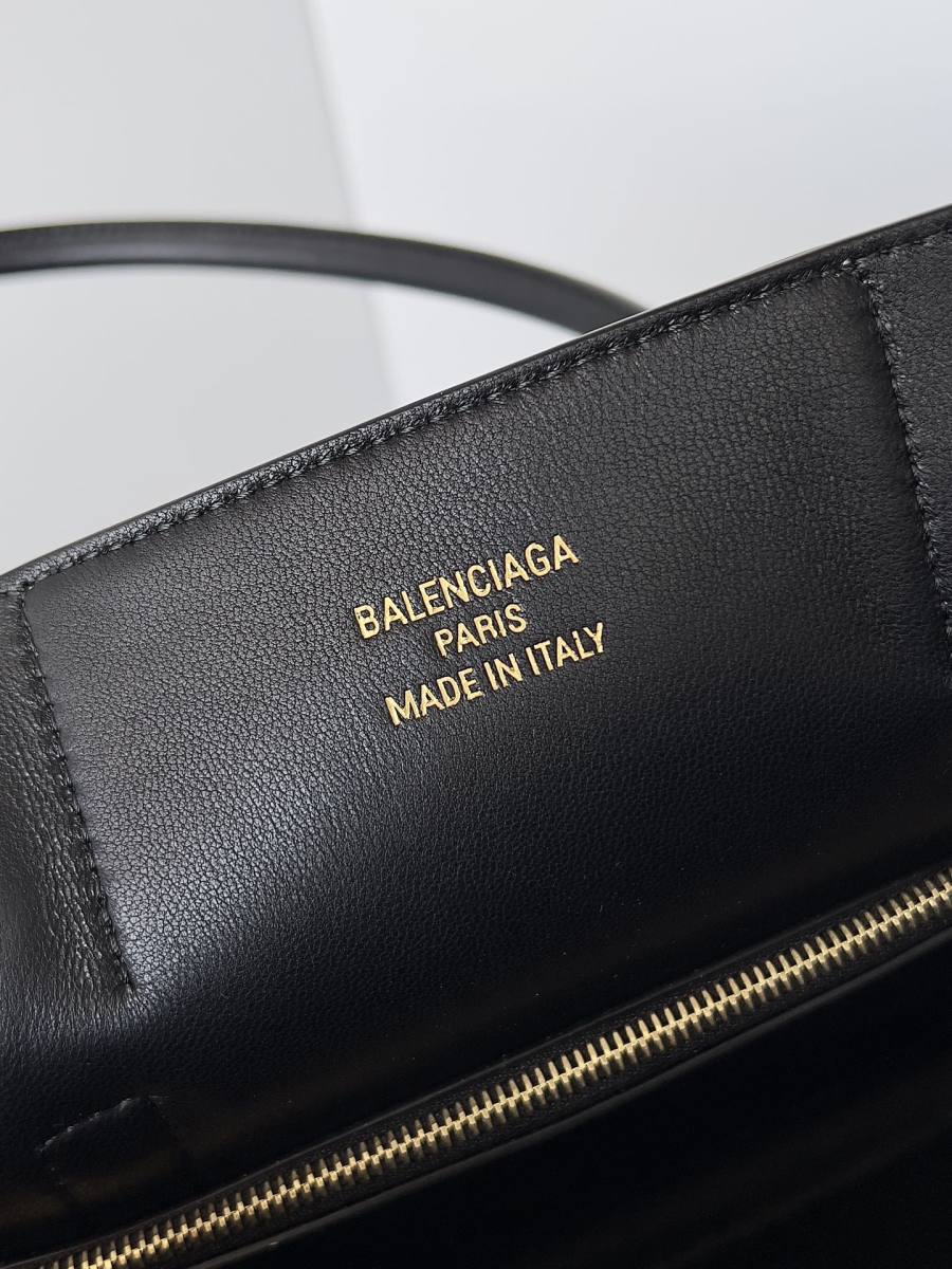 Balenciaga_BelAir_Hobo_31x37x20cm_8143