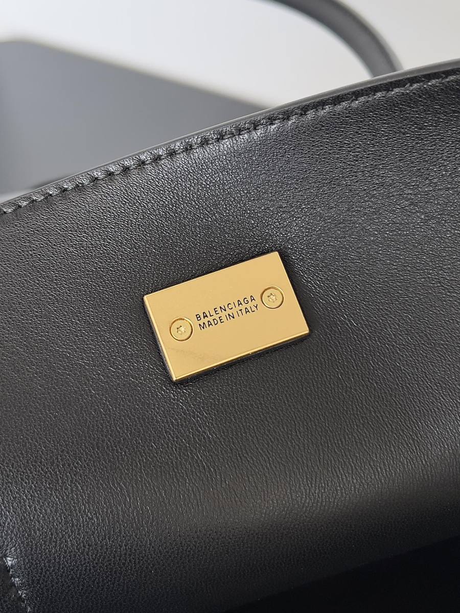 Balenciaga_BelAir_Hobo_31x37x20cm_8143