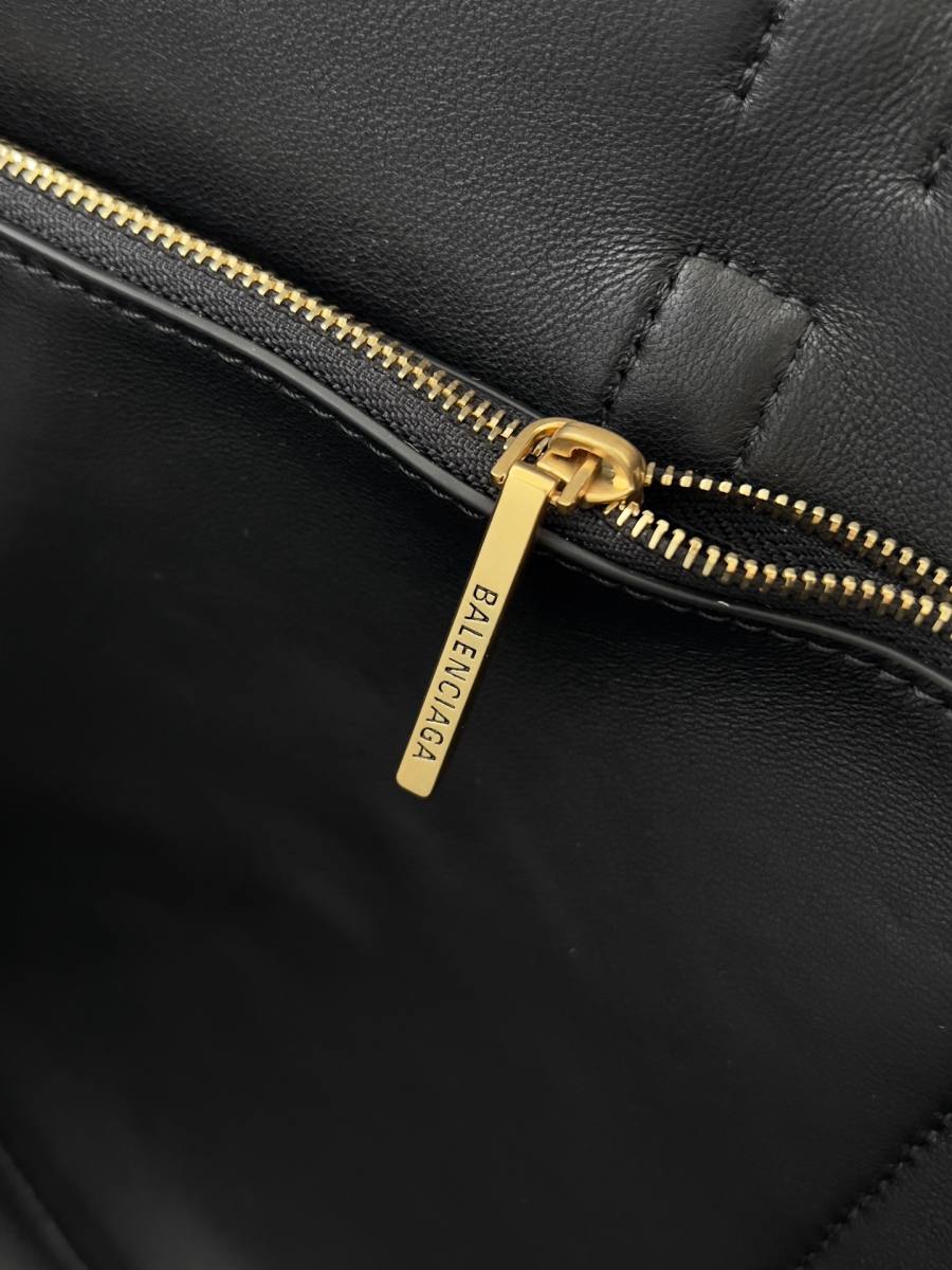 Balenciaga_BelAir_Hobo_31x37x20cm_8143