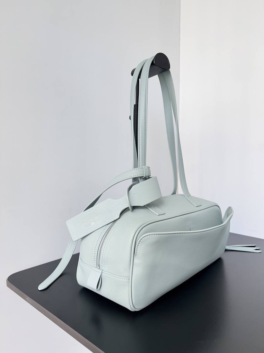 Balenciaga_Carrie_Medium_36x19x16cm_09F4
