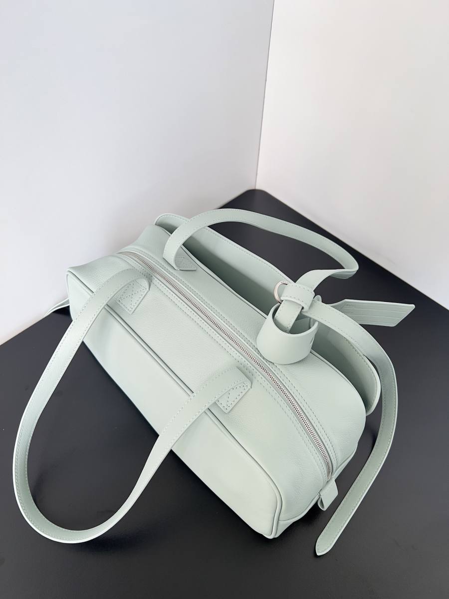 Balenciaga_Carrie_Medium_36x19x16cm_09F4