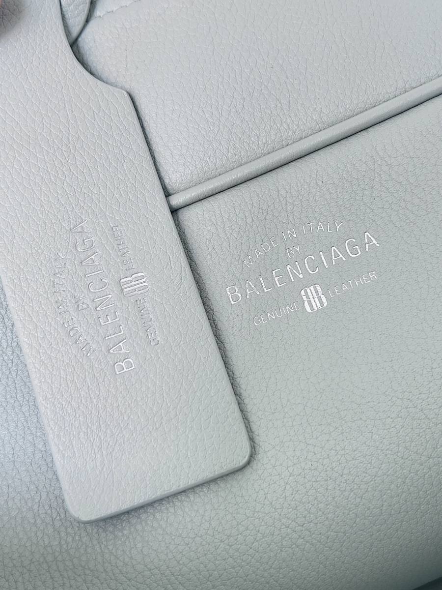 Balenciaga_Carrie_Medium_36x19x16cm_09F4