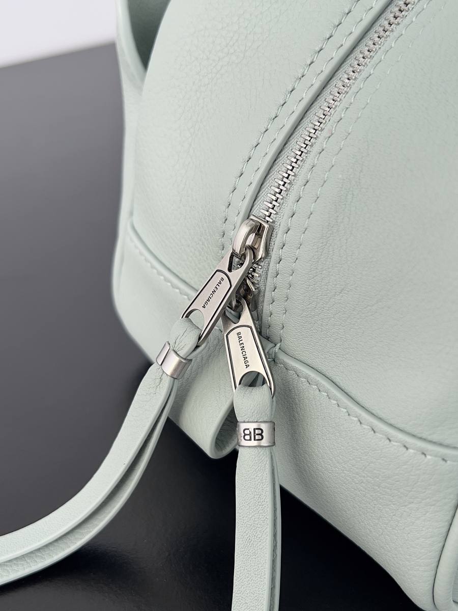 Balenciaga_Carrie_Medium_36x19x16cm_09F4