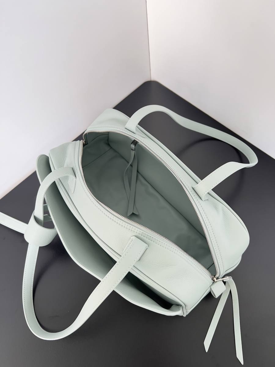 Balenciaga_Carrie_Medium_36x19x16cm_09F4