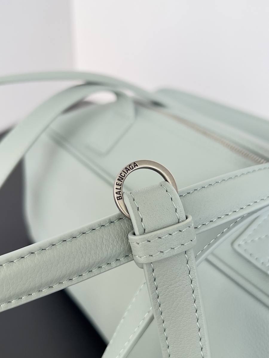 Balenciaga_Carrie_Medium_36x19x16cm_09F4