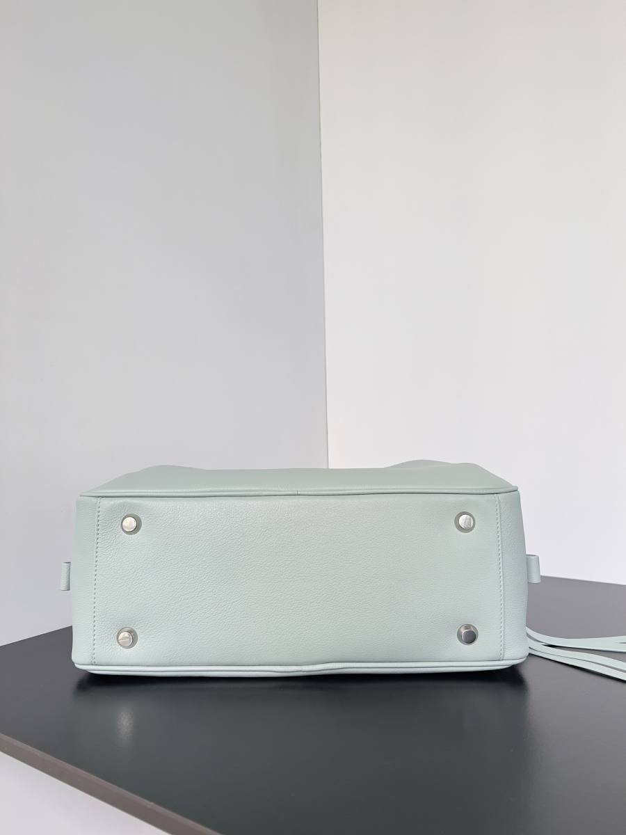 Balenciaga_Carrie_Medium_36x19x16cm_09F4