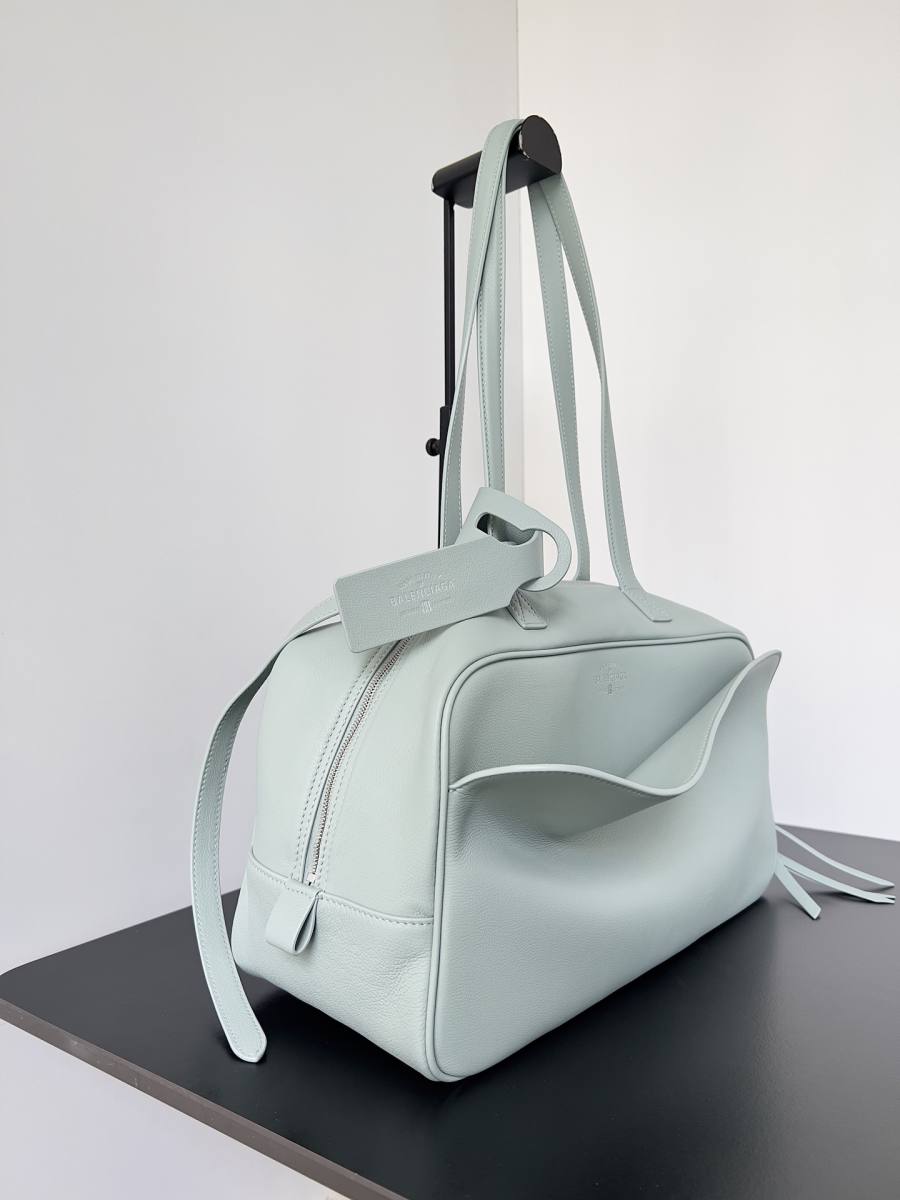Balenciaga_Carrie_Medium_36x19x16cm_29BB