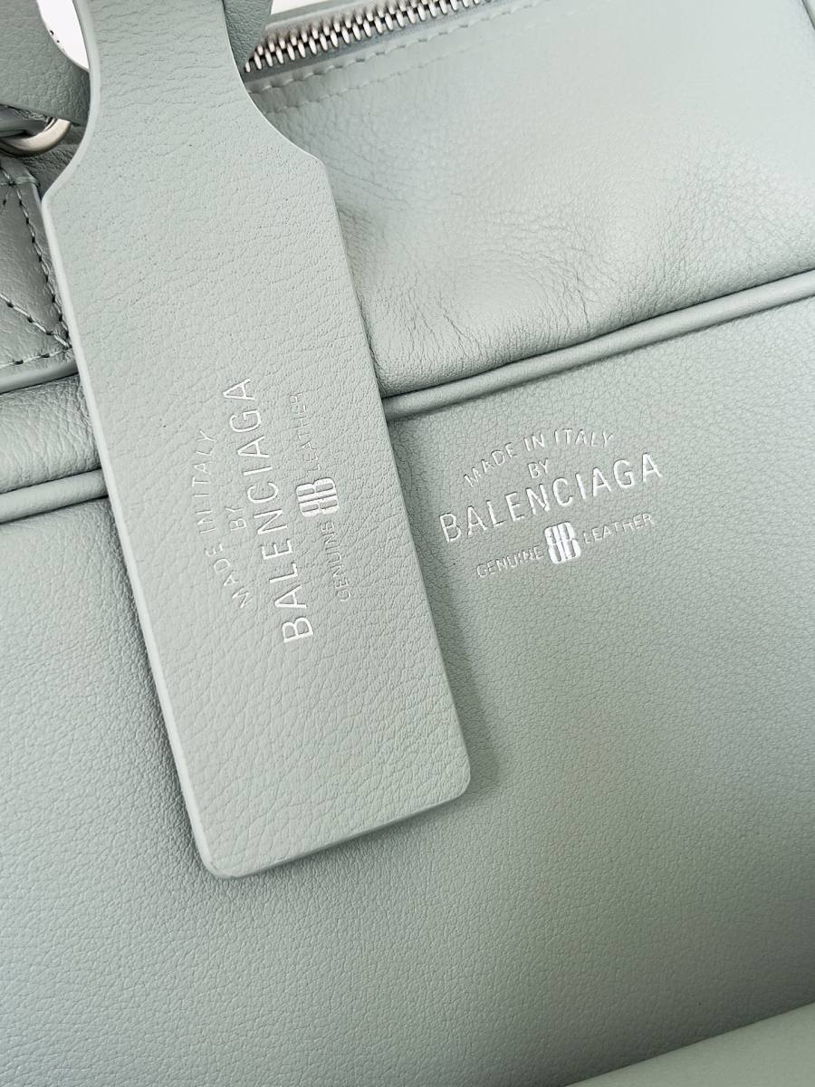 Balenciaga_Carrie_Medium_36x19x16cm_29BB