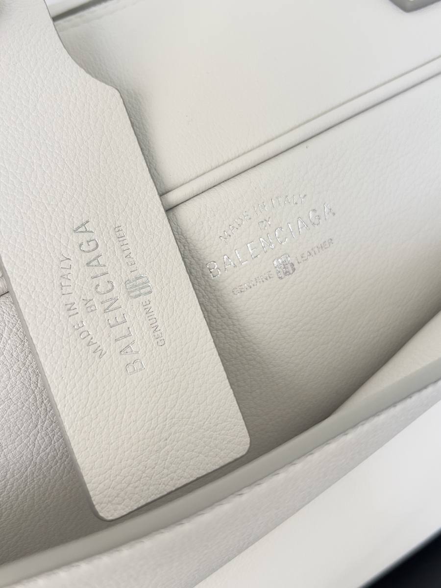 Balenciaga_Carrie_Medium_36x19x16cm_3F0A
