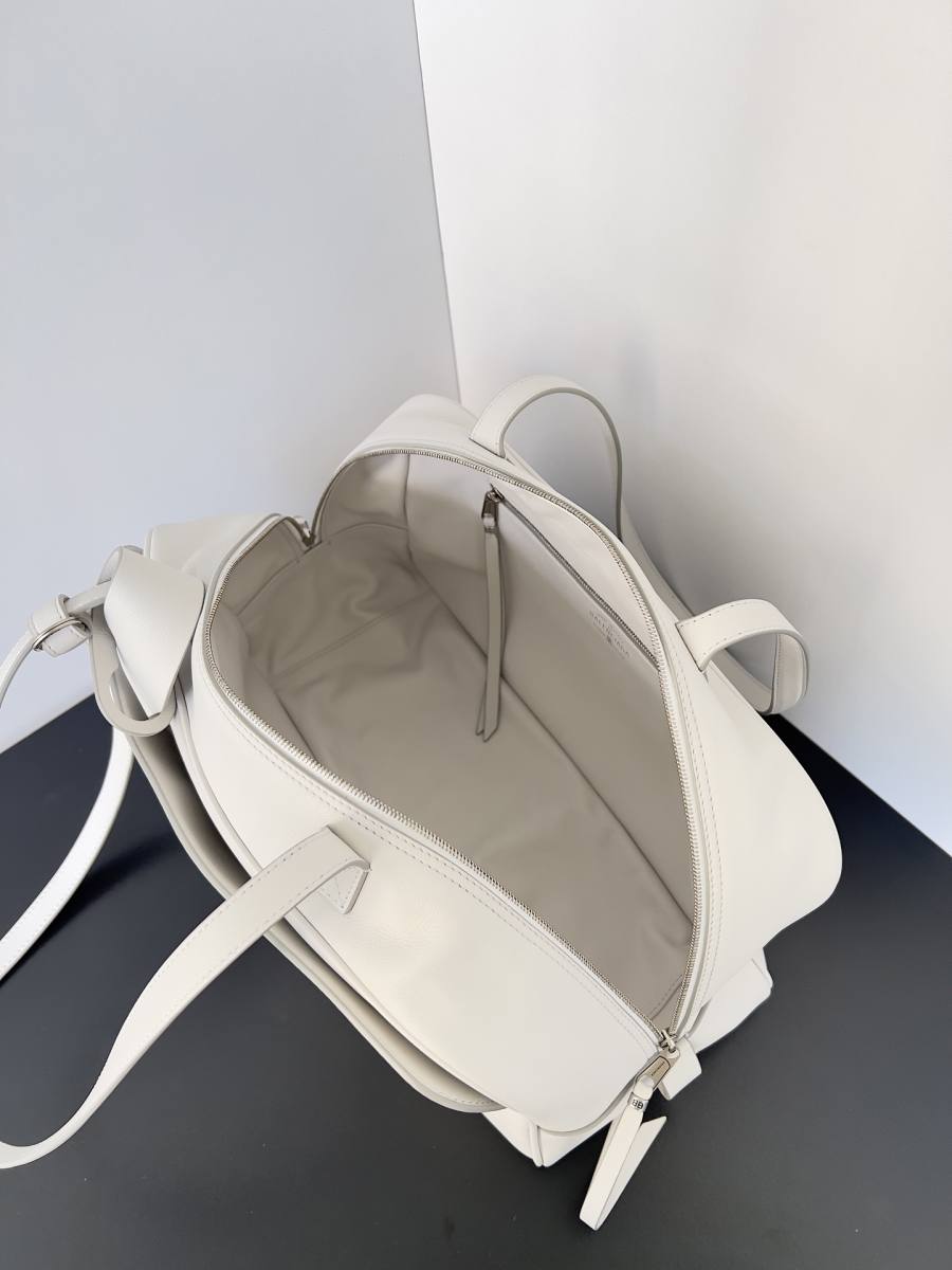 Balenciaga_Carrie_Medium_36x19x16cm_3F0A