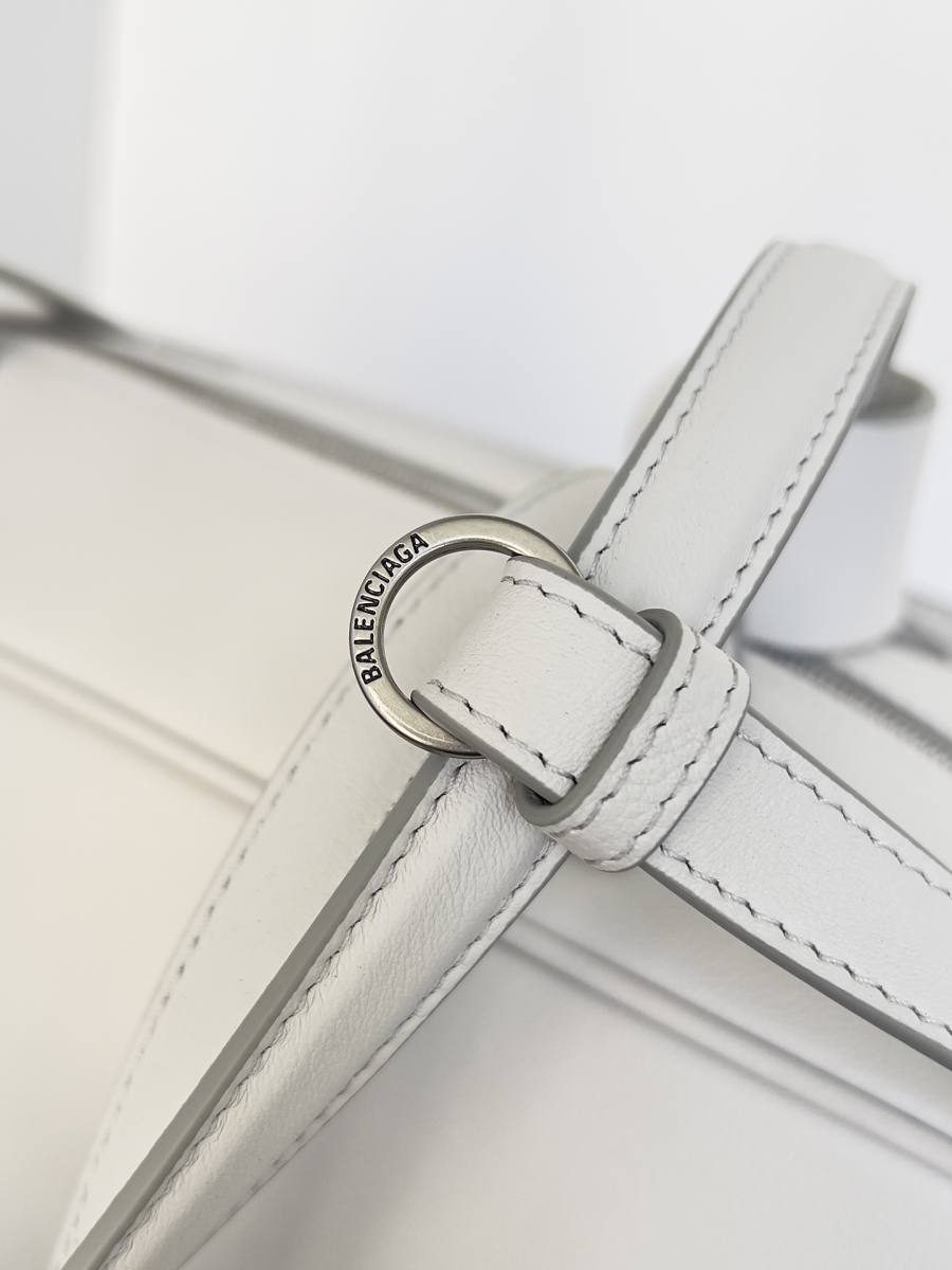 Balenciaga_Carrie_Medium_36x19x16cm_3F0A