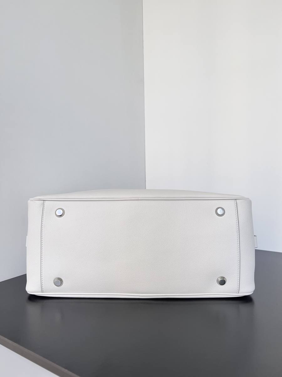 Balenciaga_Carrie_Medium_36x19x16cm_3F0A