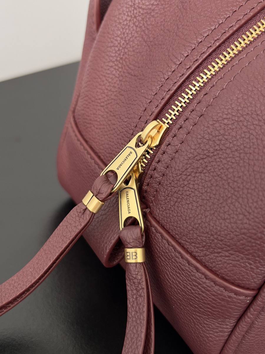 Balenciaga_Carrie_Medium_36x19x16cm_5B4E