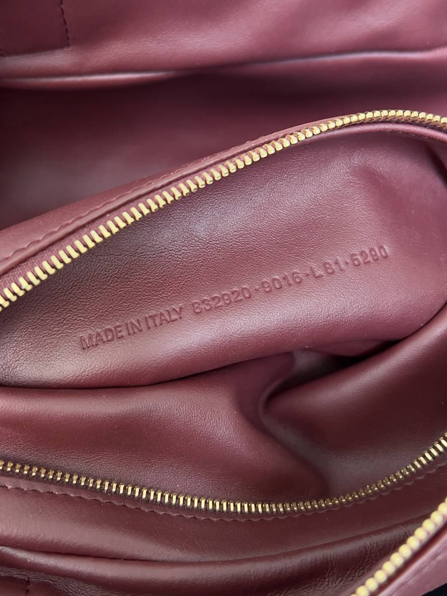 Balenciaga_Carrie_Medium_36x19x16cm_5B4E