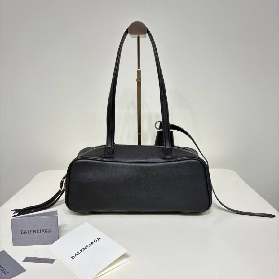 Balenciaga_Carrie_Medium_36x19x16cm_5F30