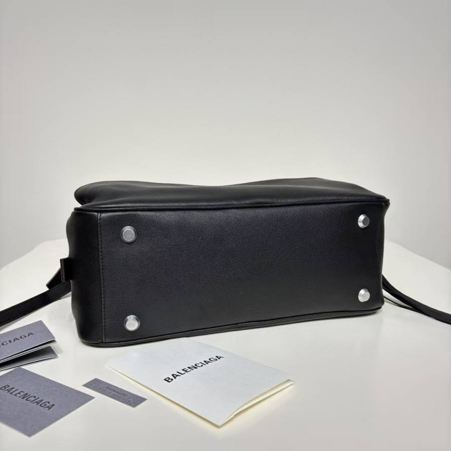 Balenciaga_Carrie_Medium_36x19x16cm_5F30