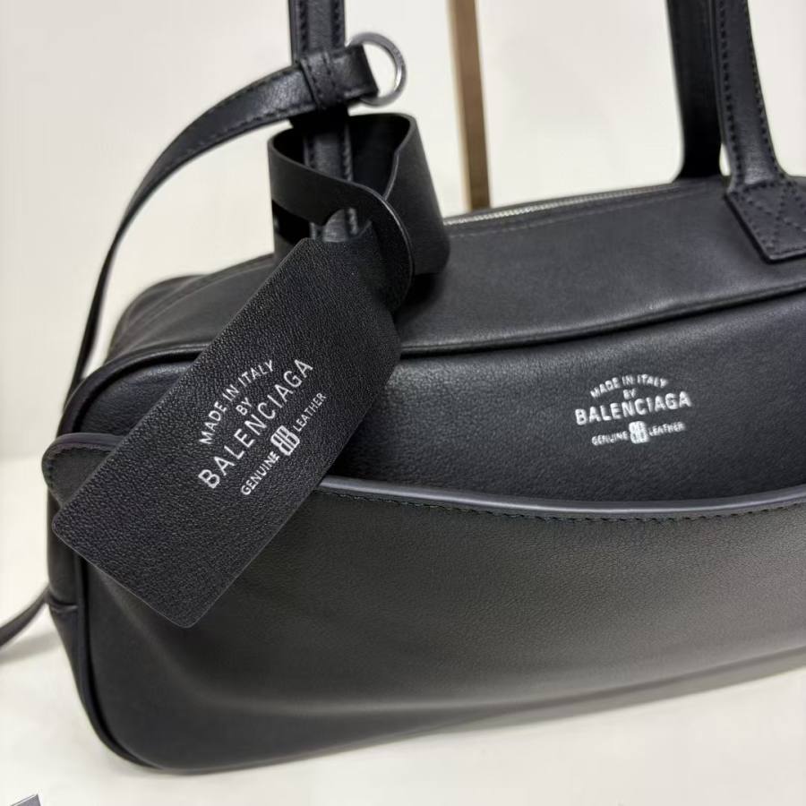 Balenciaga_Carrie_Medium_36x19x16cm_5F30