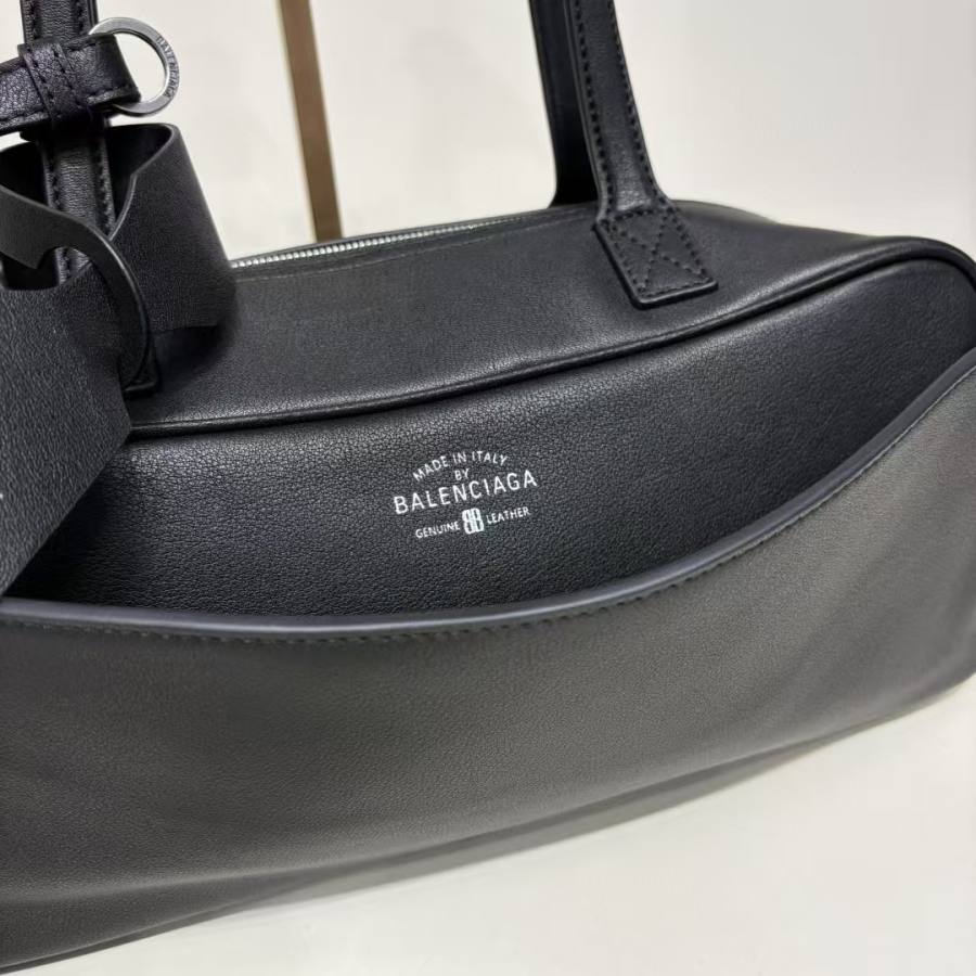 Balenciaga_Carrie_Medium_36x19x16cm_5F30
